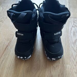 Burton mini grom snowboard boots size 11c Velcro